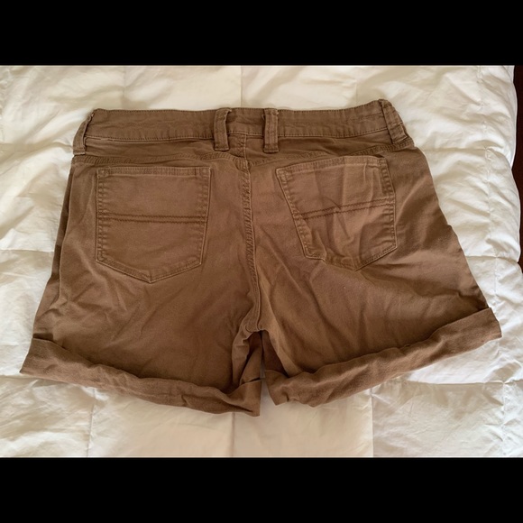 Mountain Khakis Shorts, Size 4, Relaxed Fit, Mid-rise - Picture 2 of 3